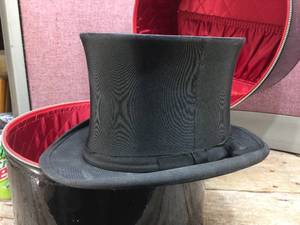 lot 120 image: Antique - DUNLAP & Co. Extra Quality Mens Top Hat with Case
