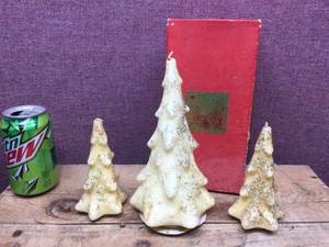 lot 131 image: OH MY Vintage Historic Tavern Novelty Candles - Bot Set - Unlit