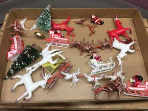 lot 140 image: Vintage Plastic Christmas Decor - Hong Kong