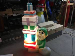 lot 154 image: Vintage General Foam Plastics - Christmas Elf Blow Mold - 35