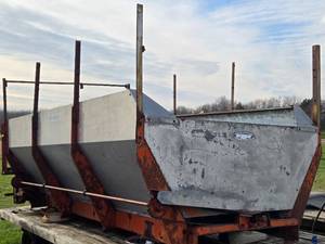 lot 24 image: Nu-Bilt (Owatonna MN) Gravity Wagon with Conveyor System