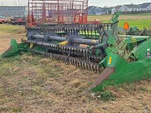 lot 20 image: John Deere Model 216 18 Combine Harvester Grain Head