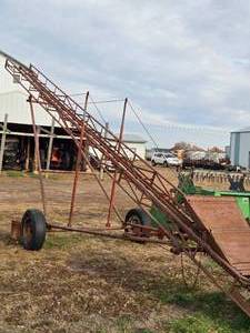 lot 19 image: Hay Elevator