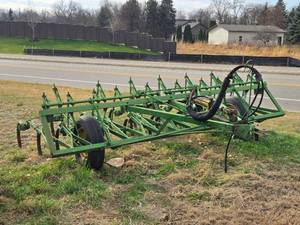 lot 14 image: John Deere 136 Field Cultivator