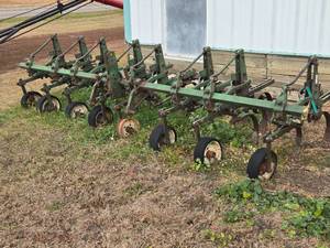 lot 9 image: John Deere 163 Row Crop Cultivator