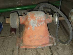 lot 38 image: Grede-Bilt Grinder Pedestal