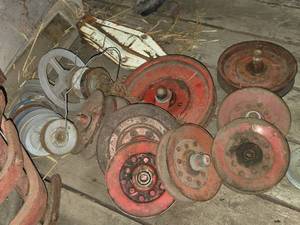 lot 39 image: Lot of (18) Pulleys (assorted)