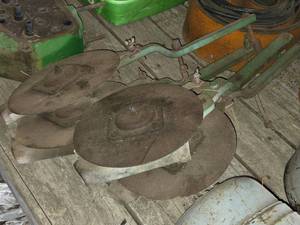 lot 43 image: Lot of (4) John Deere Planter Parts