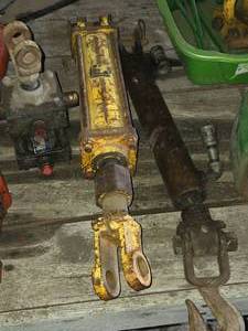 lot 47 image: Lot of (3) Hydraulic Cylinders