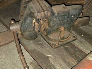 lot 49 image: Wards (Lakeside) Bench Vise