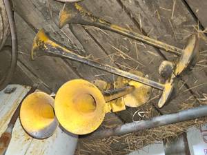 lot 59 image: Lot of (2) Air Horns