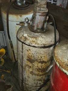 lot 69 image: Barrel with Pump (gray)