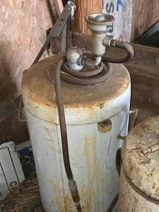 lot 70 image: Stewart Warner Barrel with Pump 3689 (white)