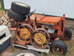 lot 72 image: Vintage Bush Hog Lawn Tractor D4-10