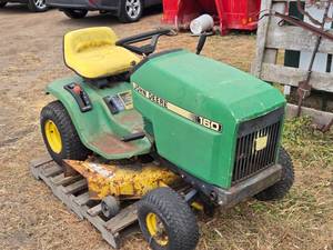 lot 80 image: John Deere 160 Gasoline Lawn Tractor