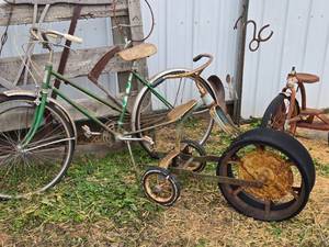 lot 81 image: Vintage (2) Columbia Tricycles and (1) Mark 2 Womens Street Bicycle