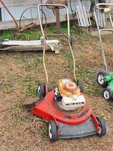 lot 82 image: Craftsman 20 Push Lawn Mower