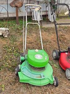 lot 84 image: Lawn Boy 21 Push Lawn Mower