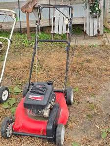 lot 83 image: MTD Yard Machines 21 Push Lawn Mower