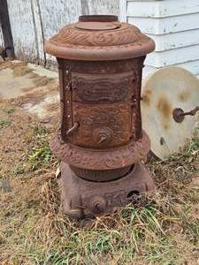 lot 91 image: Vintage Acme Pot Belly Stove