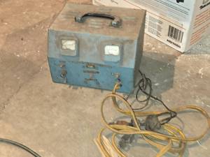 lot 104 image: Geico Model 1060S Low Ripple Battery Eliminator & Charger