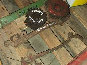 lot 113 image: Farm-All Corn Pickers (x2), Super A Parts