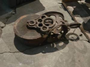 lot 117 image: Vintage Pulley