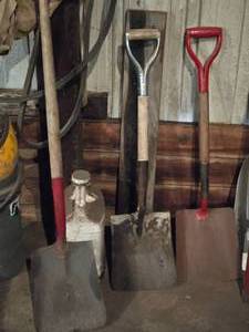 lot 122 image: Lot of (3) Flat Shovels