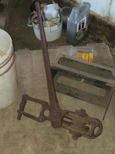 lot 165 image: Vintage Come-Along