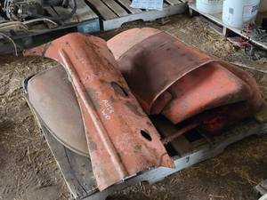 lot 166 image: Vintage Allis WD Tractor Parts