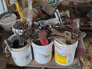 lot 170 image: Lot of (1 Pallet) Hand Tools, Hardware - Paint Rollers, Clamps, Hacksaw, Scrapers, Files and much more
