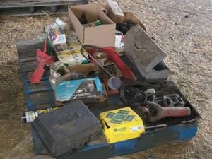 lot 181 image: Lot of (1 Pallet) Filters, Oil Pressure Gauge