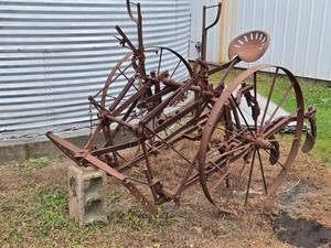 lot 185 image: Vintage Cultivator