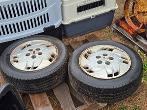lot 189 image: Lot of (2) Vintage Pontiac P21560R16 Tire with 16 Rim