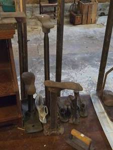 lot 215 image: Shoe  Leather Tools