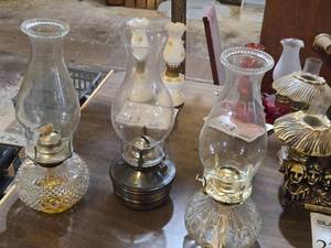 lot 221 image: Lot of (3) Vintage 13 Glass Kerosene Oil Lamps
