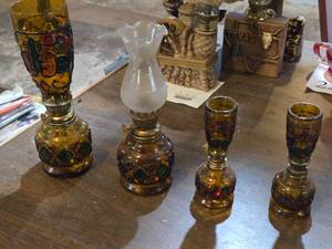 lot 226 image: Lot of (4) Vintage Glass Oil Lamps (amber)