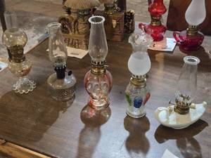 lot 227 image: Lot of (5) Vintage 8 Glass Oil Lamps (clear)