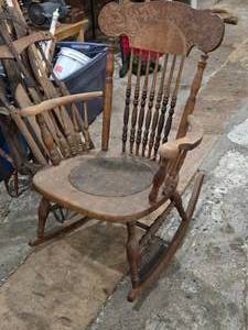lot 257 image: Vintage 31 Wooden Rocking Chair