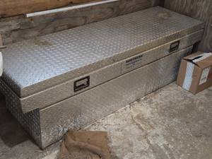 lot 267 image: Northern Truck Bed Tool Box