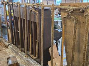 lot 235 image: Vintage Cattle Stanchion 10 x 55