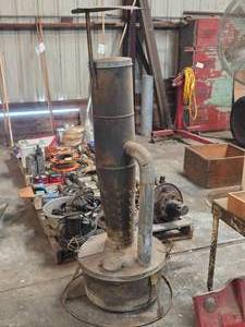 lot 296 image: Hy-Lo Portable Hard Hat Kerosene Heater