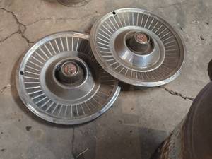 lot 299 image: Lot of (2) Vintage 1970s Mopar Hub Caps