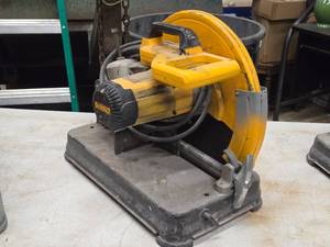 lot 975 image: DeWalt� 14 Chop Saw D28700