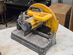 lot 976 image: DeWalt� 14 Chop Saw D28700