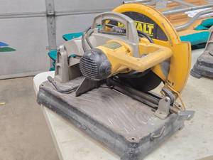 lot 977 image: DeWalt� 14 Chop Saw DW871