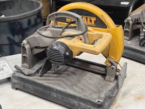 lot 981 image: DeWalt� 14 Chop Saw DW871