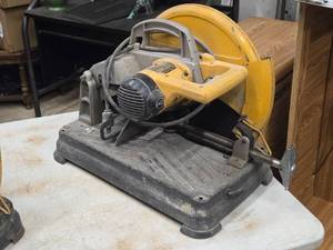 lot 982 image: DeWalt� 14 Chop Saw DW871