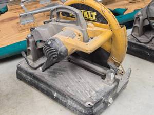 lot 984 image: DeWalt� 14 Chop Saw DW871