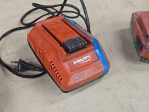 lot 992 image: Hilti� 7.2V-36V Battery Charger C436-90